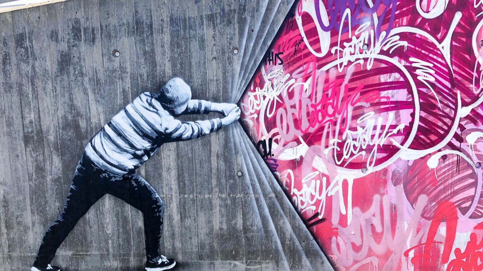 utekunst tegnet på en murvegg