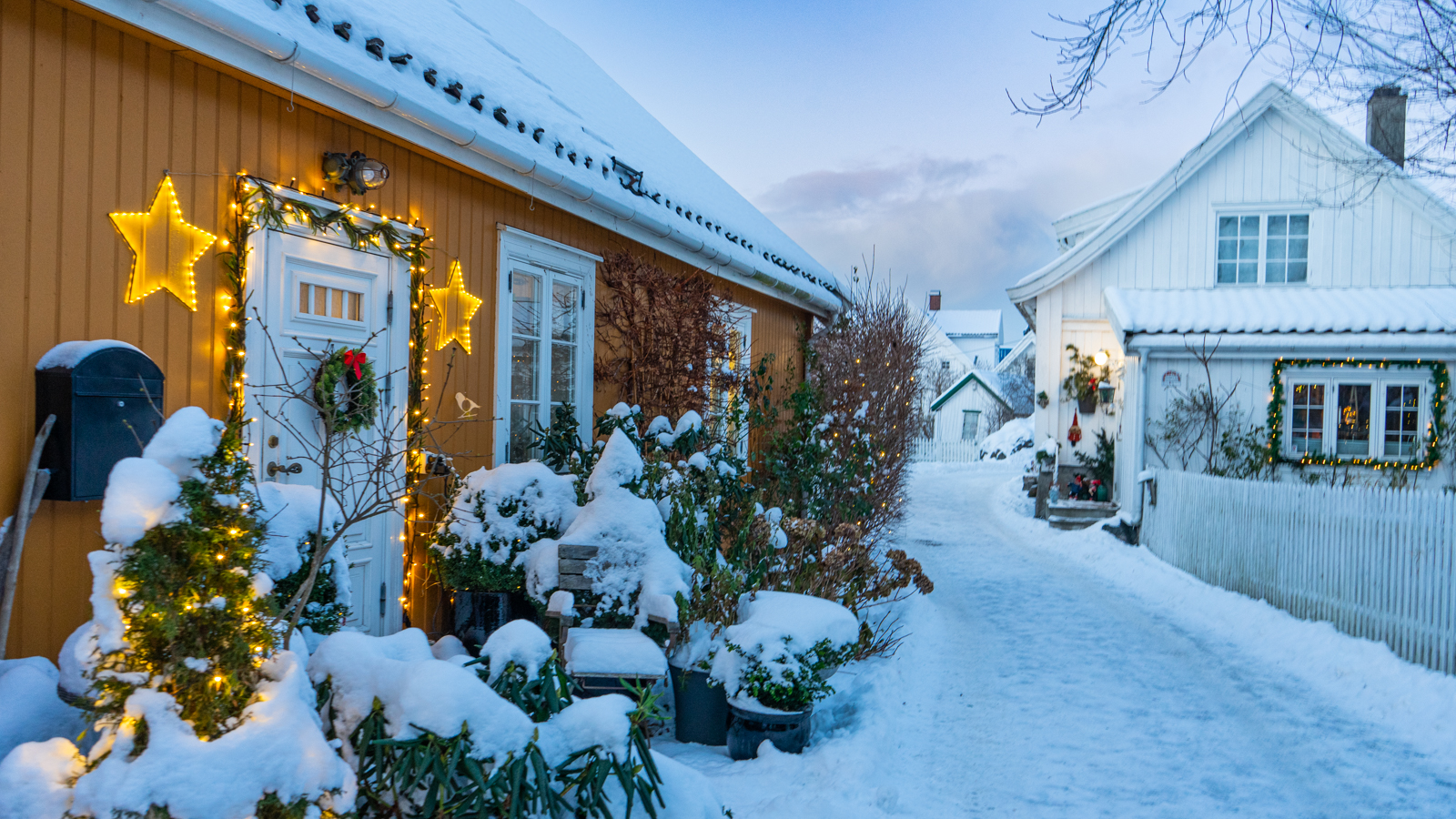 Badehusgata vinter foto visitdrobakoscarsborg.no.jpg